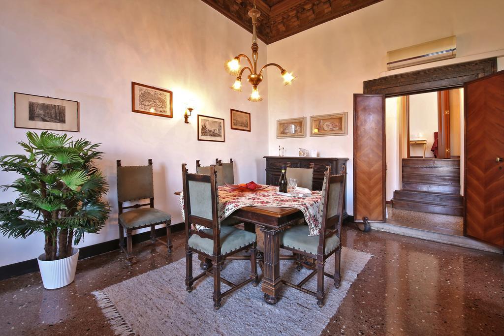 Appartamenti Inside Palazzo Foscarini ヴェネツィア エクステリア 写真