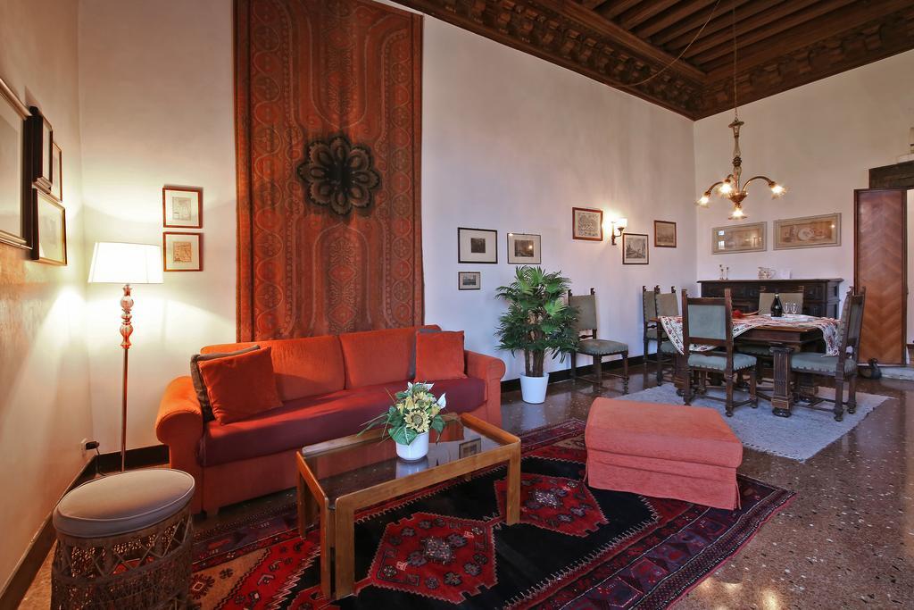 Appartamenti Inside Palazzo Foscarini ヴェネツィア エクステリア 写真