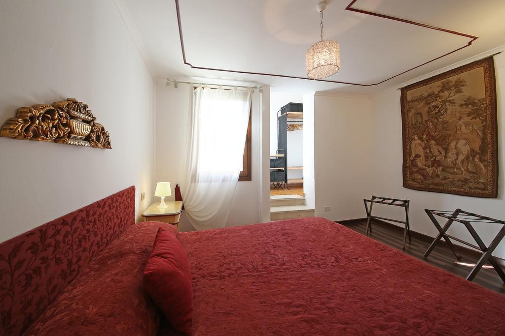 Appartamenti Inside Palazzo Foscarini ヴェネツィア エクステリア 写真